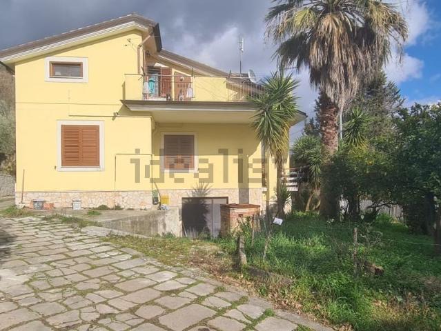 Villetta indipendente in vendita di 300 m² in Via Coriglione, 2