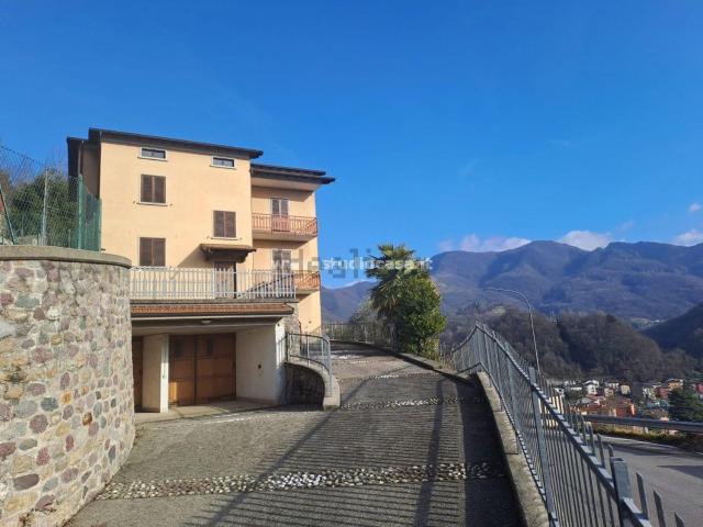 Villetta indipendente in vendita di 300 m² in Via Cornella
