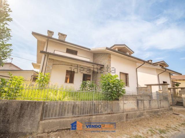 Case e ville in vendita di 300 m² in Via Cavour, 40