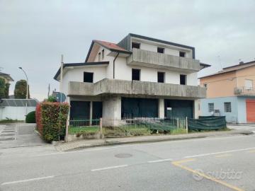 Villetta indipendente in vendita di 300 m² in Via Ca&apos  Pisani