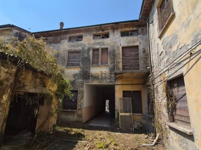 Villetta indipendente in vendita di 300 m² in Via Cairoli, 103