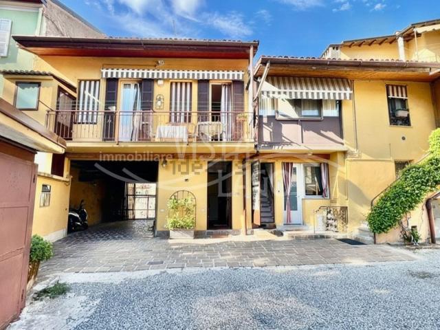 Villetta indipendente in vendita di 300 m² in Via Canturina, 314