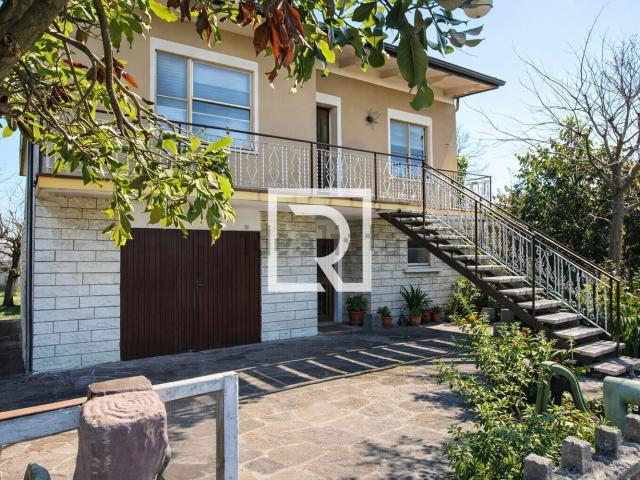 Villetta indipendente in vendita di 300 m² in Via Capannaguzzo