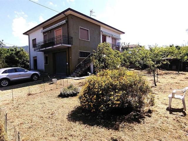 Villetta indipendente in vendita di 300 m² in Via Carbonara, 100