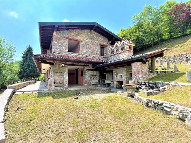 Villetta indipendente in vendita di 300 m² in Via casina del monte
