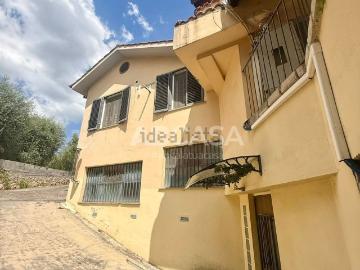 Villetta indipendente in vendita di 300 m² in Via Ceppeta Inferiore