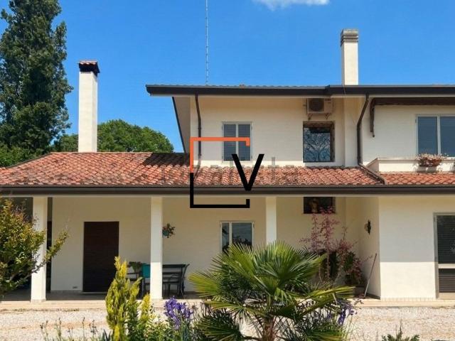 Villetta indipendente in vendita di 300 m² in Via Antonio Bragato