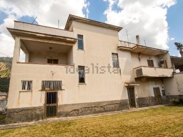 Villetta indipendente in vendita di 300 m² in Via Acquarossa, 40
