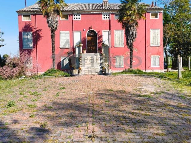Villetta indipendente in vendita di 300 m² in Via Alcide De Gasperi
