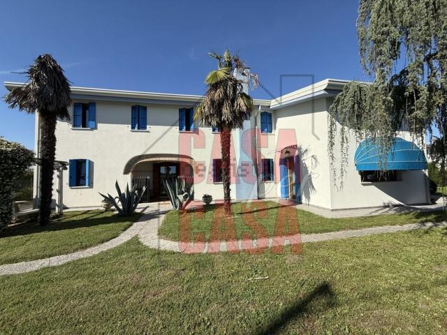 Villetta indipendente in vendita di 300 m² in Via Alessandro Manzoni