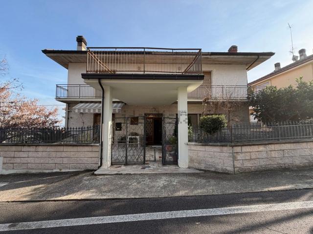 Villetta indipendente in vendita di 300 m² in Via Alla Salara, 28