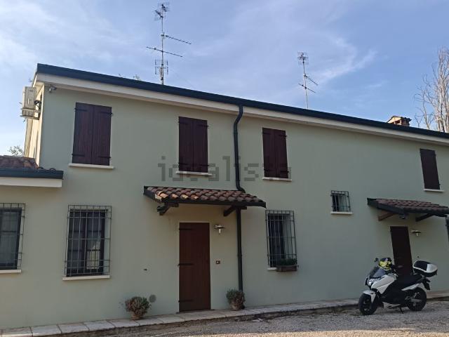 Villetta indipendente in vendita di 300 m² in Via Argine Po Nord, 100