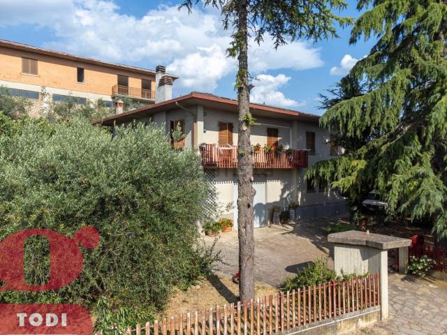 Villetta indipendente in vendita di 300 m² in Via Bologna, 1
