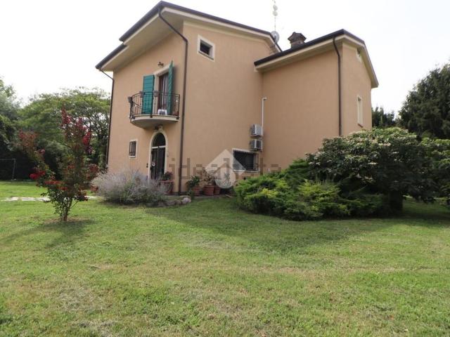 Villetta indipendente in vendita di 300 m² in Via Borghetto, 11