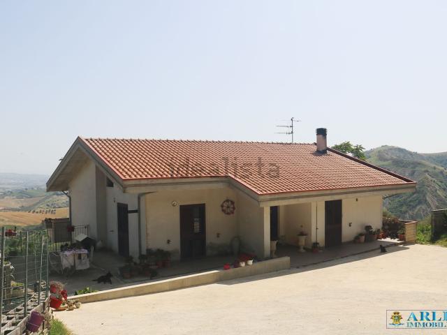 Villetta indipendente in vendita di 300 m² in Via Borea, 9