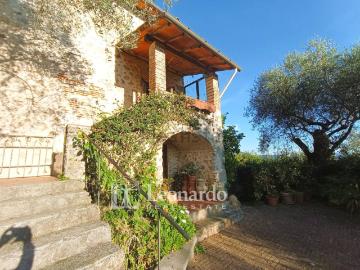 Villetta indipendente in vendita di 300 m² in Via Balza Fiorita
