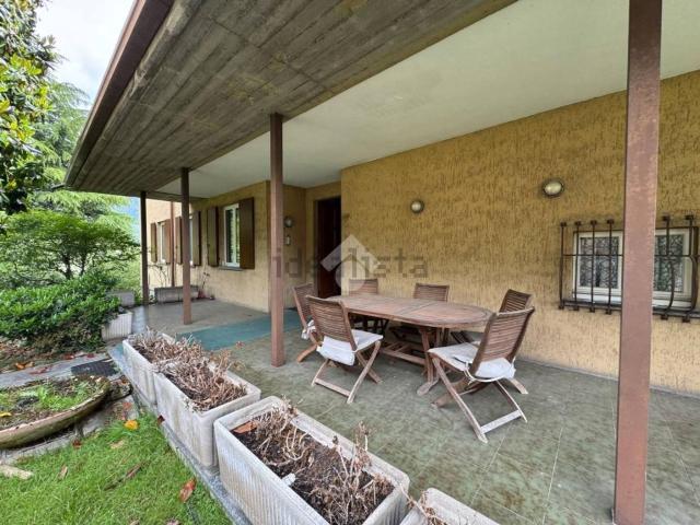 Villetta indipendente in vendita di 400 m² in Via Beato Guala, 19