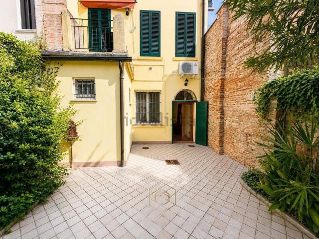 Villetta indipendente in vendita di 300 m² in Via Bellaria