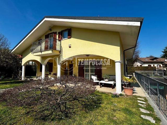Villetta indipendente in vendita di 300 m² in Via Benetti