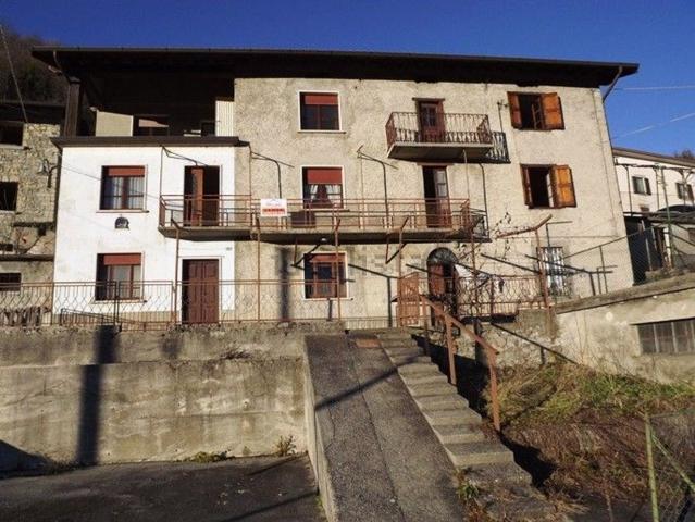 Villetta indipendente in vendita di 300 m² in Via Berbenno, 13