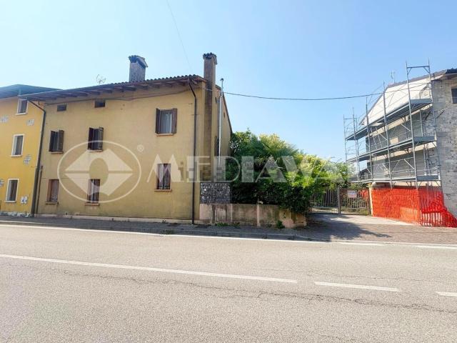 Villetta indipendente in vendita di 300 m² in Via G. Garibaldi, 75