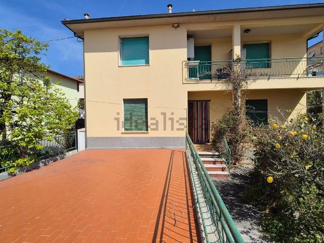 Villetta indipendente in vendita di 300 m² in Via G. Pascoli, 10