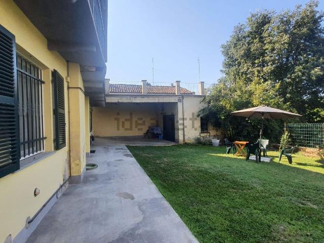 Villetta indipendente in vendita di 300 m² in Via Garibaldi, 38