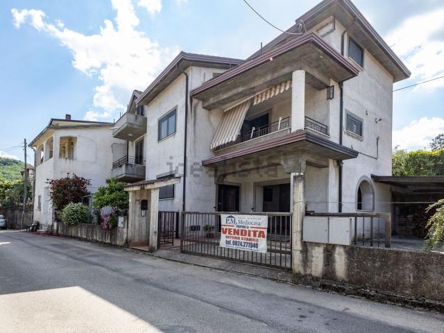 Villetta indipendente in vendita di 300 m² in Via Generale Giardiello, 5