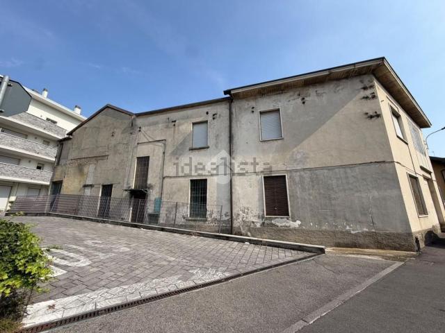 Villetta indipendente in vendita di 300 m² in Via Giuseppe Verdi, 143