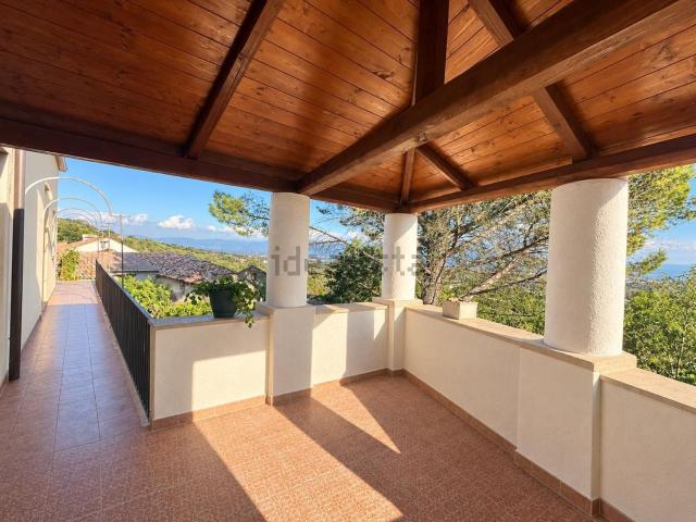 Villetta indipendente in vendita di 300 m² in Via Giacomo Leopardi