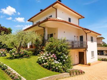 Villetta indipendente in vendita di 300 m² in Via Giovanni Venanzi, 35