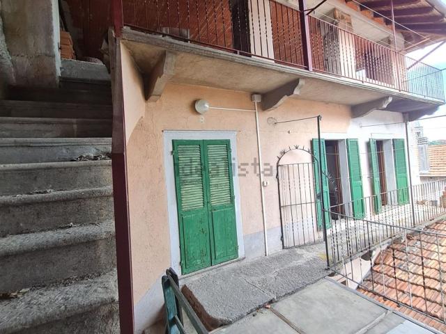 Villetta indipendente in vendita di 300 m² in Via Grandi, 1
