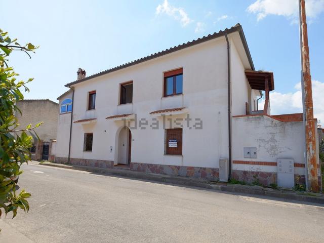 Villetta indipendente in vendita di 300 m² in Via Grazia Deledda