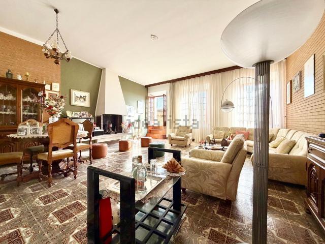 Villetta indipendente in vendita di 300 m² in Via Gregorio XII, 7