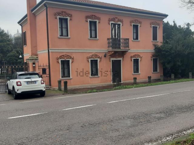 Villetta indipendente in vendita di 300 m² in Via Guglielmo Marconi, 16