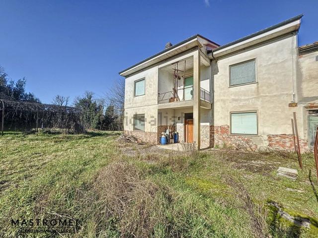 Villetta indipendente in vendita di 300 m² in Via Dori, 10