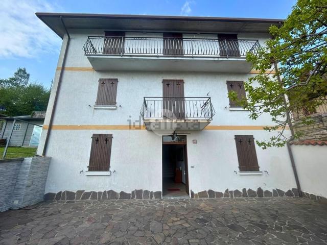 Villetta indipendente in vendita di 300 m² in Via degli Alpini, 26