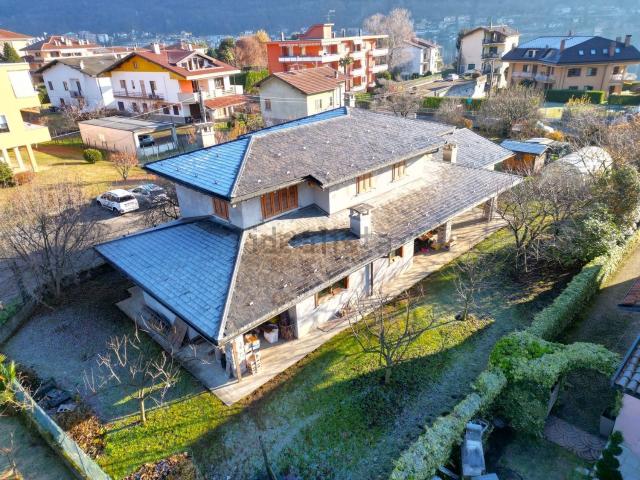 Villetta indipendente in vendita di 300 m² in Via degli Ontani
