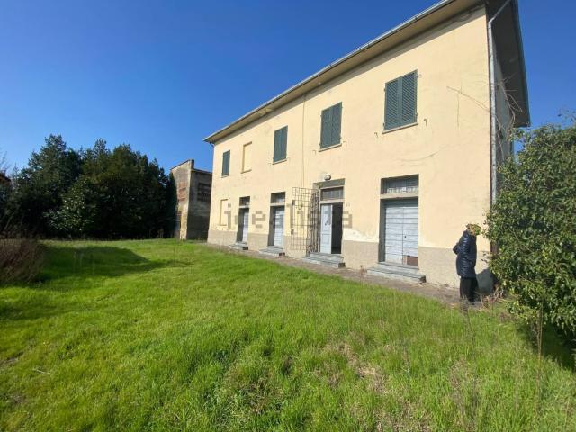 Villetta indipendente in vendita di 300 m² in Via dei Girasoli, 23