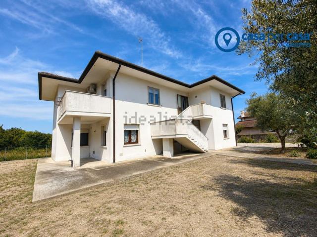 Villetta indipendente in vendita di 300 m² in Via dei Pini