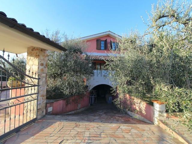 Villetta indipendente in vendita di 300 m² in Via dei Vignoli, 2