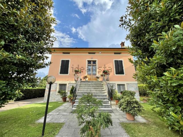 Villetta indipendente in vendita di 300 m² in Via del Marginone, 113