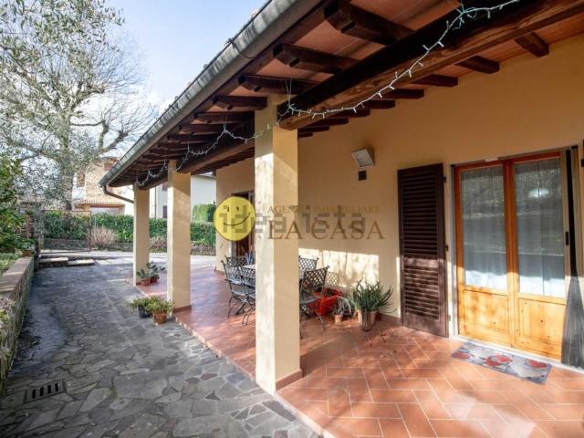 Villetta indipendente in vendita di 300 m² in Via del Fattoio
