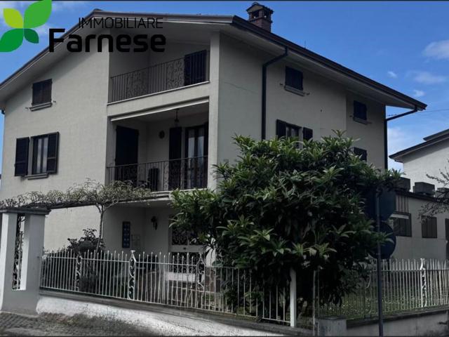 Villetta indipendente in vendita di 300 m² in Via del Pereto, 7