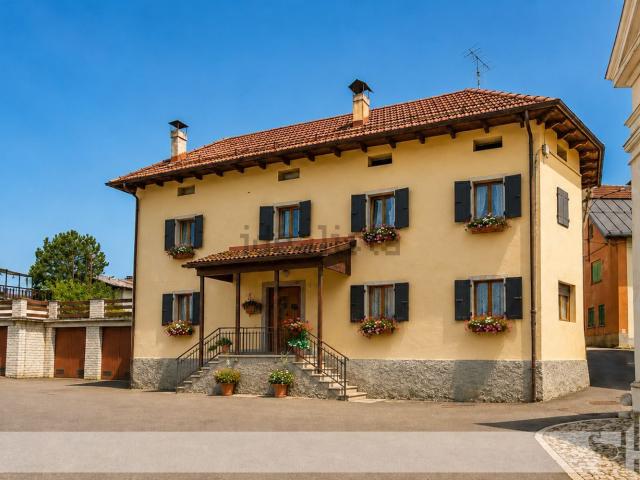 Villetta indipendente in vendita di 336 m² in Via della Salute, 1