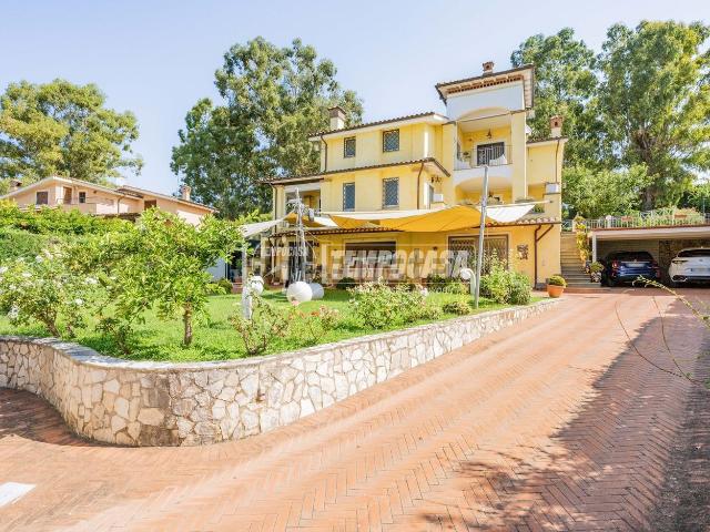 Villetta indipendente in vendita di 300 m² in Via della Vaccheria
