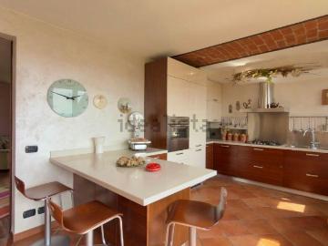 Villetta indipendente in vendita di 300 m² in Via Discesa, 7