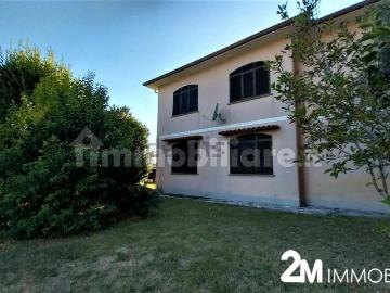 Villetta indipendente in vendita di 300 m² in Via E. Che Guevara