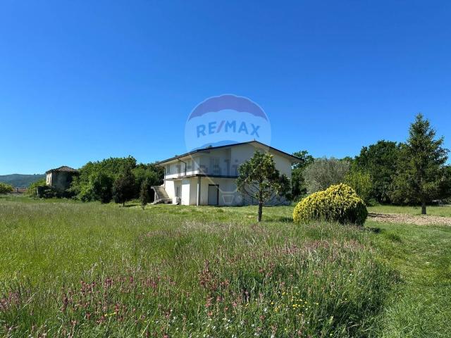 Villetta indipendente in vendita di 300 m² in Via Eduardo De Filippo