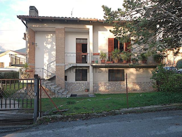 Villetta indipendente in vendita di 300 m² in Via Europa Unita